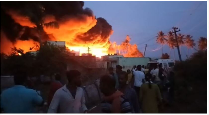 A freight carrying a diesel in the Indian state of Tamil Nadu caught fire. According to Indian media from Chennai, some of the boxes caught the entire freight engulfed the car. After the accident, the tracks going to another city were closed. A fire broke out in a shuttle Diesel Electric Multiple Unit (DEMU) train en route from Pune to Maharashtra's Daund on Monday. The blaze originated in the train's toilet due to a short circuit. Not reported to be killed in the accident