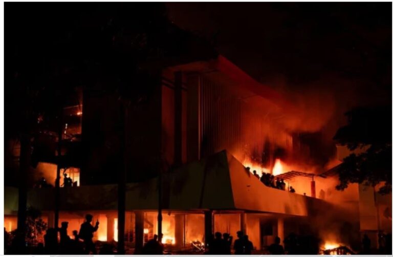 IndonaisaParlimentbuildingFire