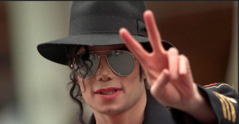 The Untold Story of Michael Jackson: Plastic Surgery, Isolation, and the Dream to Live 150 Years