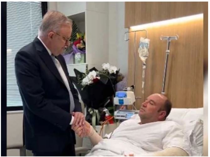 Australian PM Visits Hospital For Injured Muslim Hero Of Sydney Attack, Pays Tribute To His Bravery
